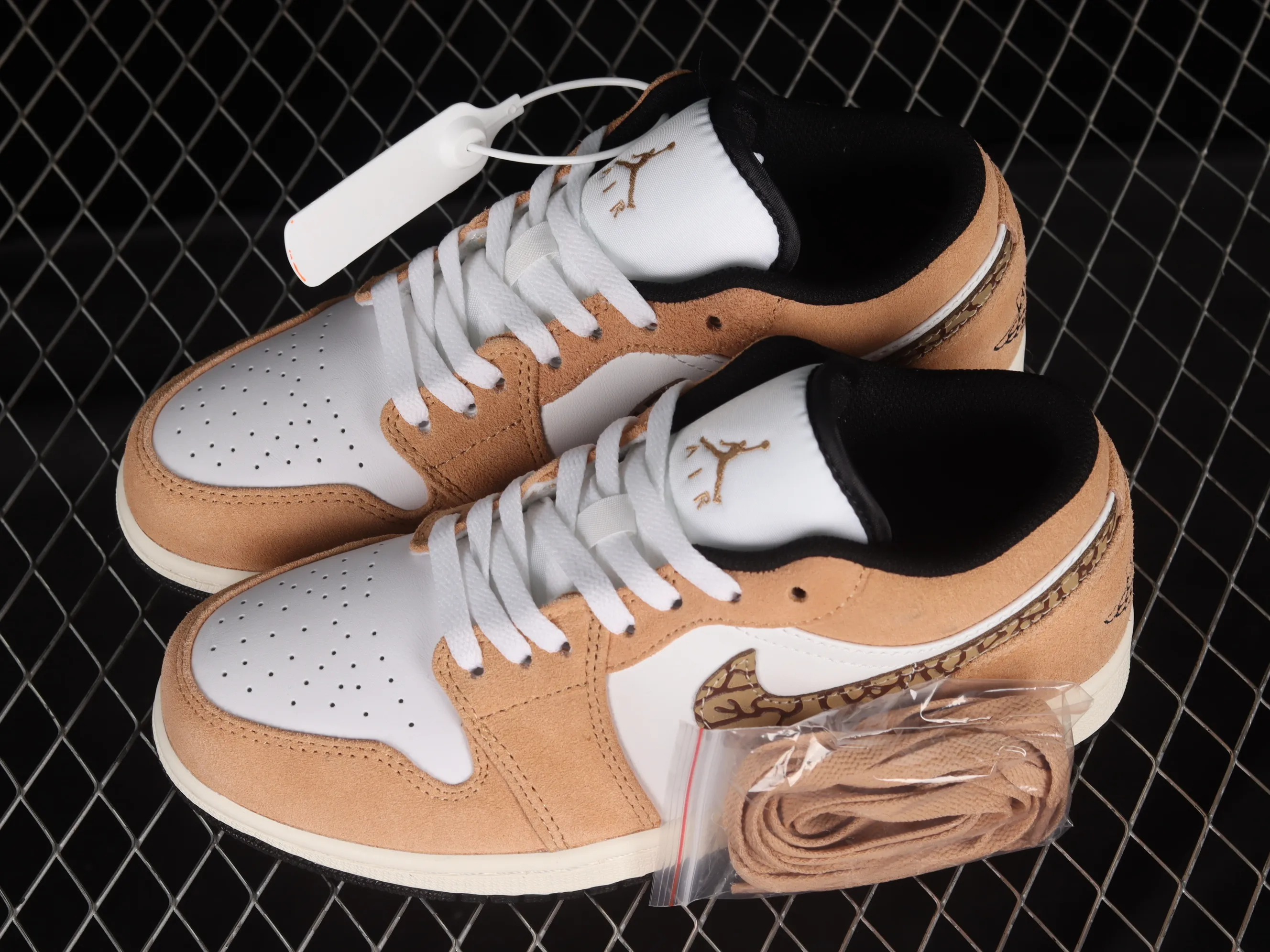 All categories Air Jordan Jordan series basketball shoes Air Jordan 1 Low Z version Air Jordan 1 Low AJ1 Joe 1 white and yellow burst pattern low-top cultural casual sneakers DZ4130-201